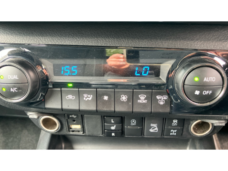 Toyota Hilux Diesel Invincible D/Cab Pick Up 2.8 D-4D Auto